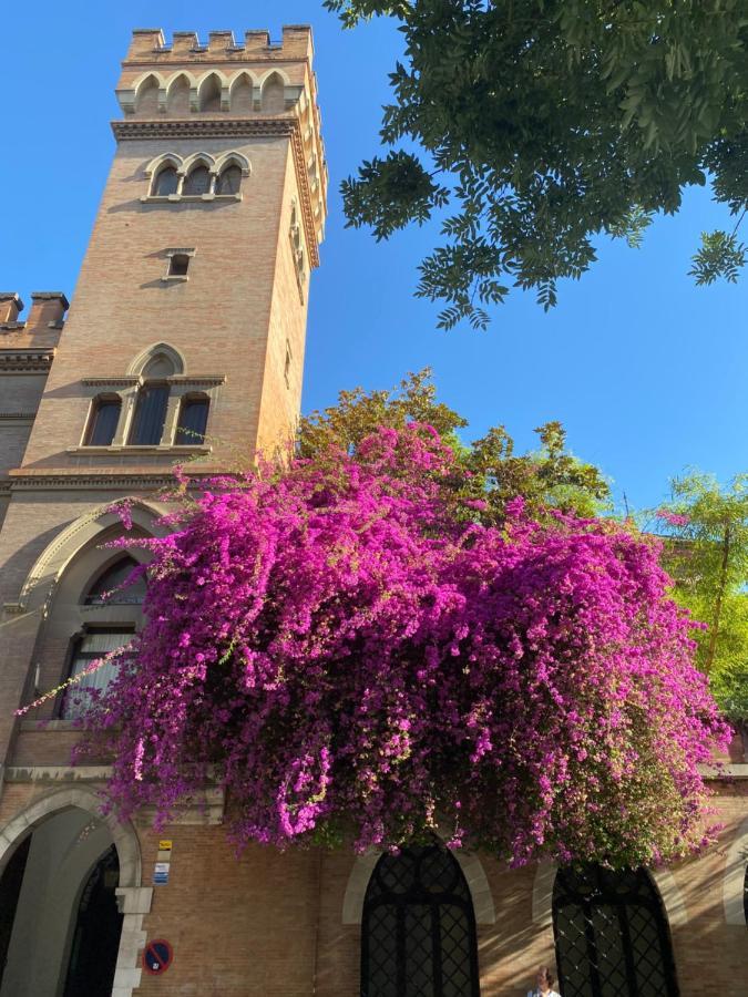 An Indian Bollywood Experience - For Families, Couples & Business Trips Seville
